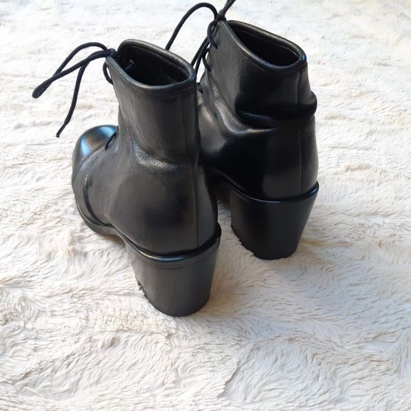 vintage black leather ankle boots / chunky heel / 7 - Picture 5 of 6